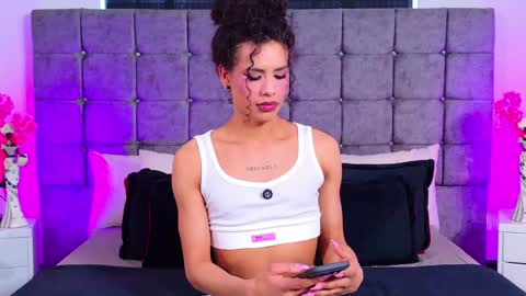 Snapshot of lyadumont chatting on 24, 5, 2026 LYA online show from 24, 5, 2026