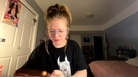 Snapshot of lyla999 chatting on 12, 1, 2025 lyla999 online show from 12, 1, 2025