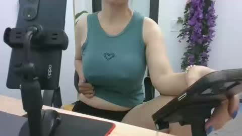 Snapshot of lyli_99 chatting on 11, 9, 2025 lyli_99 online show from 11, 9, 2025