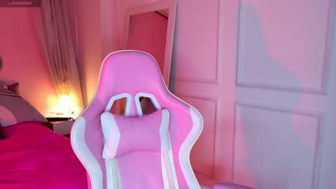 Lyna love online show from 5, 11, 2025