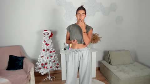  LYNN  online show from 20, 12, 2025