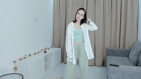 Snapshot of lynseyolstad chatting on 5, 4, 2026 Lynsey online show from 5, 4, 2026