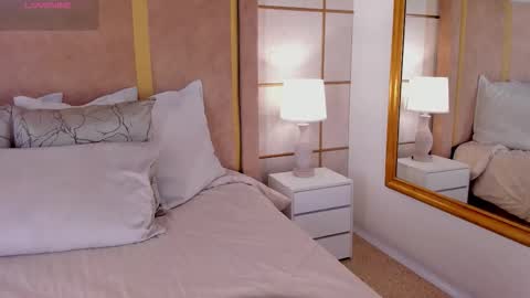 Snapshot of lyrabellini chatting on 25, 2, 2026 online show from 25, 2, 2026