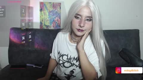 Snapshot of m4ng4b1tch chatting on 11, 10, 2025 m4ng4b1tch online show from 11, 10, 2025