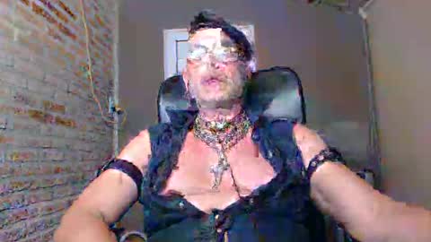 Snapshot of machobuscador chatting on 20, 12, 2024 MACHO BUSCADOR online show from 20, 12, 2024