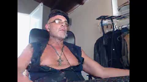 Snapshot of machobuscador chatting on 28, 1, 2025 MACHO BUSCADOR online show from 28, 1, 2025