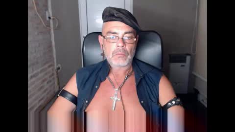 Snapshot of machobuscador chatting on 3, 2, 2025 MACHO BUSCADOR online show from 3, 2, 2025