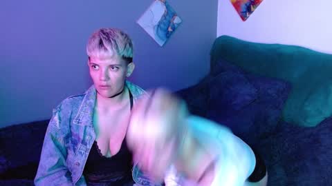 Snapshot of mackenziemoon chatting on 27, 12, 2024 Noah Askew online show from 27, 12, 2024
