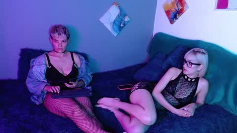 Snapshot of mackenziemoon chatting on 12, 1, 2025 Noah Askew online show from 12, 1, 2025