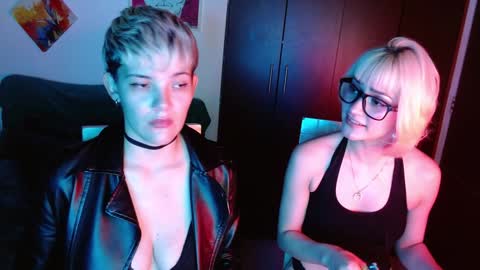 Snapshot of mackenziemoon chatting on 20, 1, 2025 Noah Askew online show from 20, 1, 2025