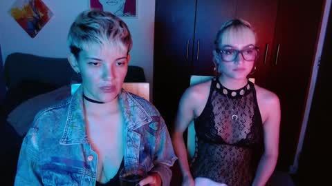 Snapshot of mackenziemoon chatting on 22, 1, 2025 Noah Askew online show from 22, 1, 2025