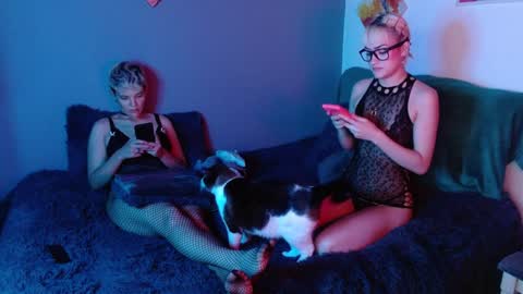 Snapshot of mackenziemoon chatting on 23, 1, 2025 Noah Askew online show from 23, 1, 2025