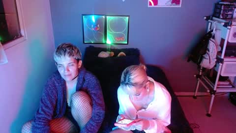 Snapshot of mackenziemoon chatting on 31, 1, 2025 Noah Askew online show from 31, 1, 2025
