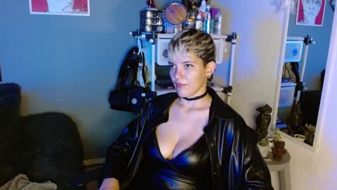 Snapshot of mackenziemoon chatting on 7, 2, 2025 Noah Askew online show from 7, 2, 2025