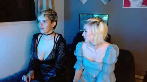 Snapshot of mackenziemoon chatting on 7, 2, 2025 Noah Askew online show from 7, 2, 2025