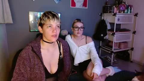 Snapshot of mackenziemoon chatting on 23, 2, 2025 Noah Askew online show from 23, 2, 2025