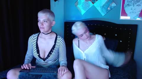 Snapshot of mackenziemoon chatting on 12, 3, 2025 Noah Askew online show from 12, 3, 2025