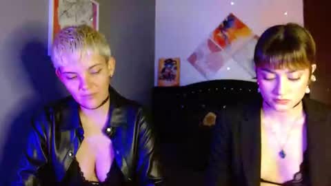Snapshot of mackenziemoon chatting on 9, 9, 2025 Noah Askew online show from 9, 9, 2025