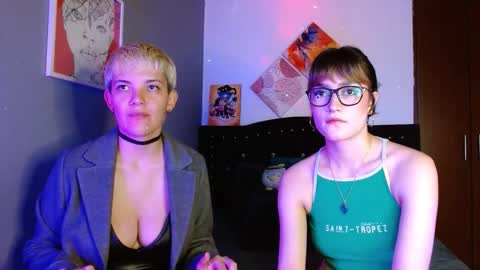 Snapshot of mackenziemoon chatting on 19, 9, 2025 Noah Askew online show from 19, 9, 2025