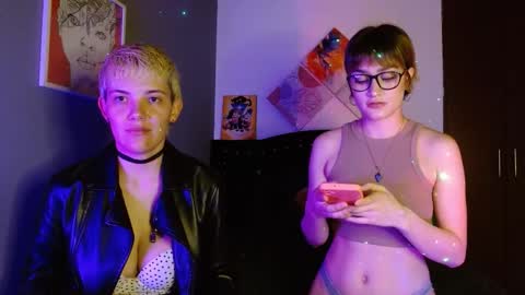 Snapshot of mackenziemoon chatting on 20, 9, 2025 Noah Askew online show from 20, 9, 2025