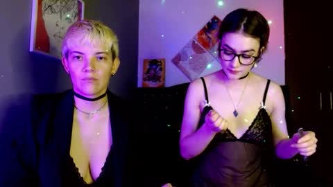 Snapshot of mackenziemoon chatting on 24, 9, 2025 Noah Askew online show from 24, 9, 2025