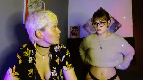 Snapshot of mackenziemoon chatting on 25, 9, 2025 Noah Askew online show from 25, 9, 2025