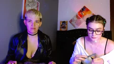 Snapshot of mackenziemoon chatting on 6, 10, 2025 Noah Askew online show from 6, 10, 2025