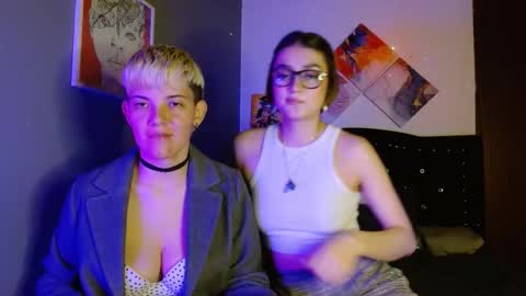 Snapshot of mackenziemoon chatting on 11, 10, 2025 Noah Askew online show from 11, 10, 2025