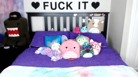 Mackenzie Wolfe online show from 6, 1, 2025