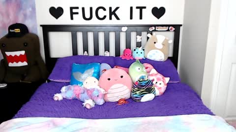 Mackenzie Wolfe online show from 4, 2, 2025