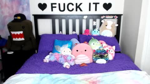 Mackenzie Wolfe online show from 2, 3, 2025