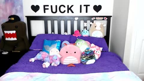 Mackenzie Wolfe online show from 5, 3, 2025