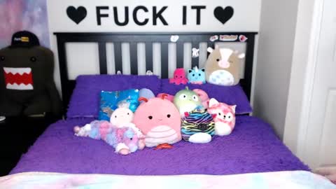 Mackenzie Wolfe online show from 20, 10, 2025