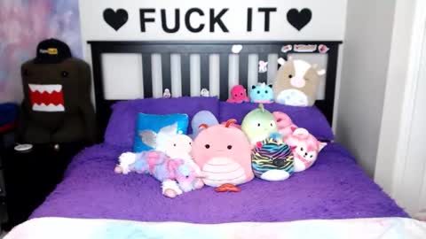 Mackenzie Wolfe online show from 20, 12, 2025