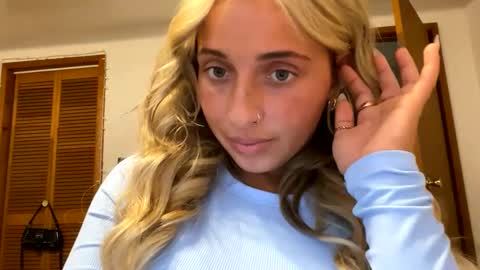 Snapshot of macyxaldy chatting on 8, 10, 2025 macyxaldy online show from 8, 10, 2025