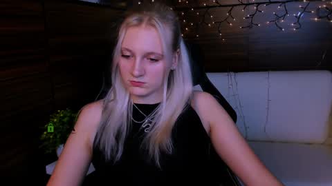 Snapshot of madam_ulis chatting on 30, 1, 2025 Ulis online show from 30, 1, 2025