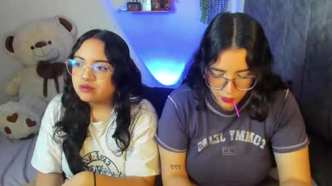 Snapshot of maddie_and_chelsea_ chatting on 28, 11, 2025 Maddie and Chelsea online show from 28, 11, 2025