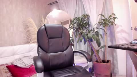 Snapshot of maddy_cooper_ chatting on 13, 10, 2025 Maddy online show from 13, 10, 2025