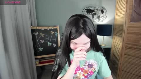 madelaines online show from 30, 11, 2025