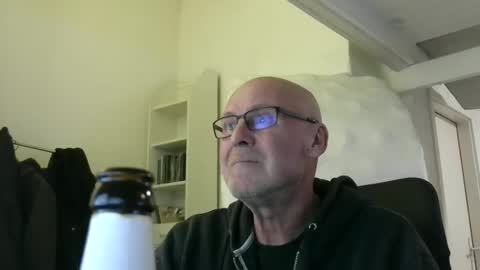 madio1187940 online show from 15, 12, 2025