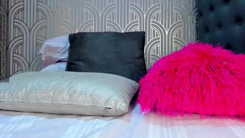 Snapshot of madison_milan chatting on 18, 12, 2024 online show from 18, 12, 2024