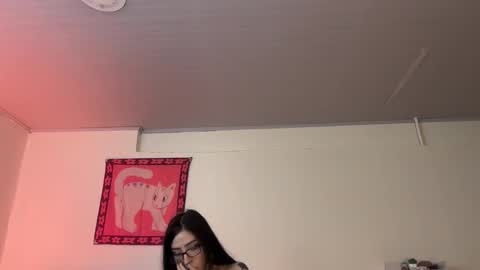 Snapshot of madison_v chatting on 9, 10, 2025 madison online show from 9, 10, 2025
