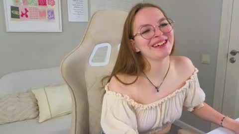 Snapshot of madisonsmitt chatting on 22, 4, 2026 Maddy online show from 22, 4, 2026