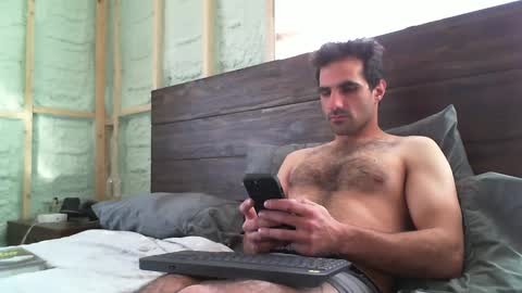 Snapshot of madmax0133 chatting on 5, 1, 2025 Guigui online show from 5, 1, 2025