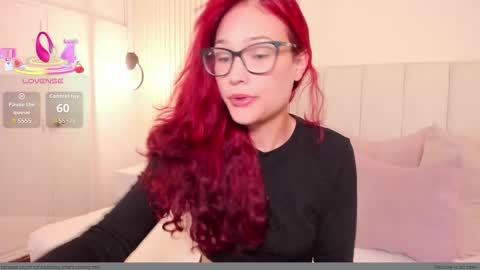 Mae Lyra online show from 16, 12, 2025