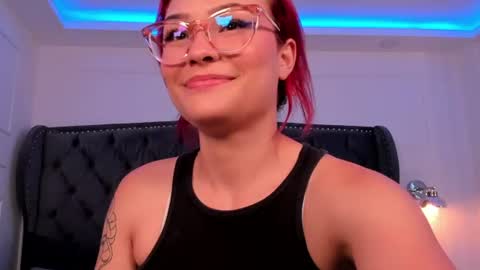Snapshot of mae_lyra chatting on 28, 7, 2026 Mae Lyra online show from 28, 7, 2026