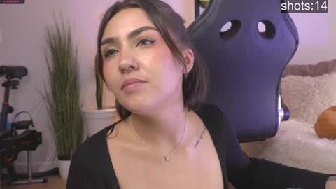 Snapshot of maeeve_ chatting on 24, 12, 2024 Maeve schedule 11 am- 530 pm colombia time online show from 24, 12, 2024