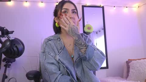 Snapshot of maeeve_ chatting on 3, 1, 2025 Maeve schedule 11 am- 530 pm colombia time online show from 3, 1, 2025