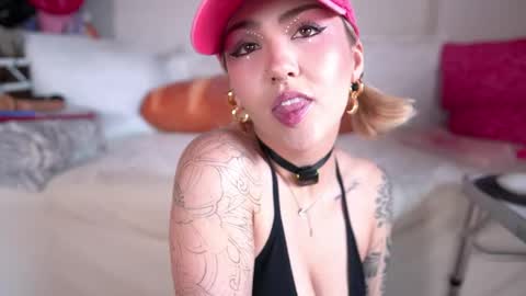 Maeve  schedule 11 am- 530 pm colombia time  online show from 17, 4, 2026