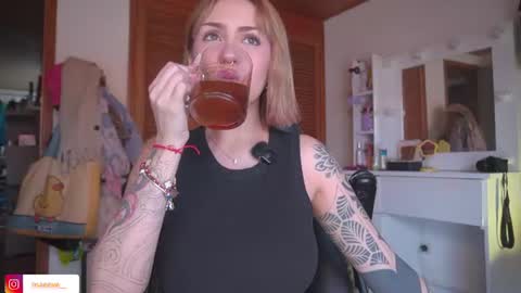 Snapshot of maeeve_ chatting on 24, 6, 2026 Maeve schedule 11 am- 530 pm colombia time online show from 24, 6, 2026